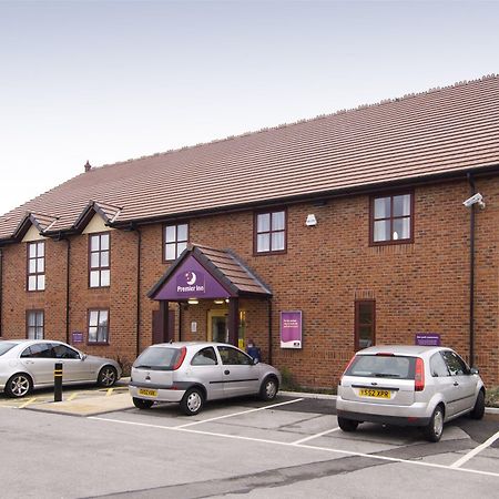 Premier Inn Crewe Central Exteriör bild