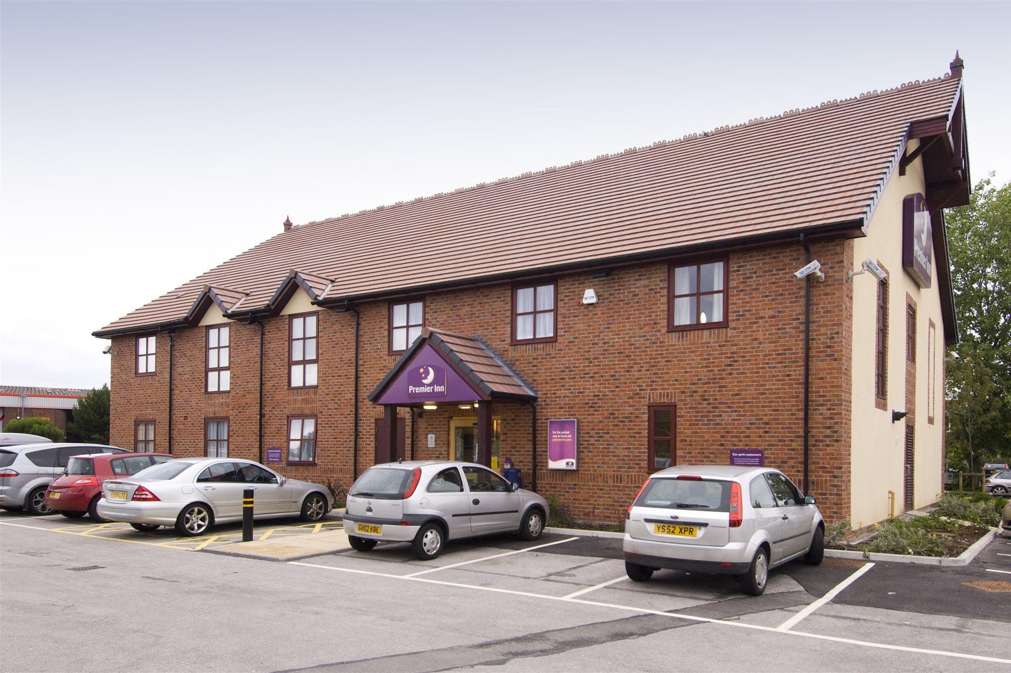 Premier Inn Crewe Central Exteriör bild