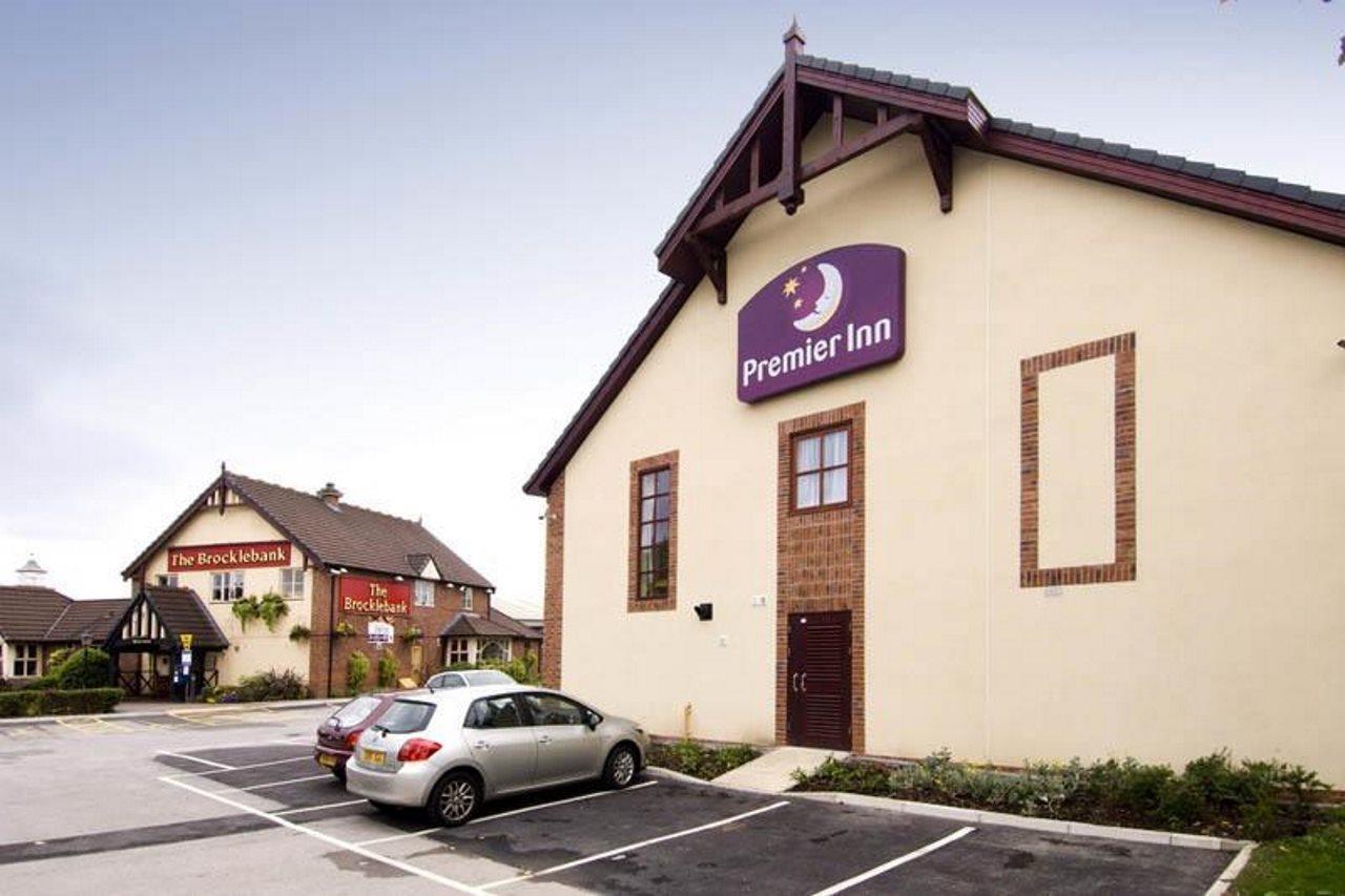 Premier Inn Crewe Central Exteriör bild