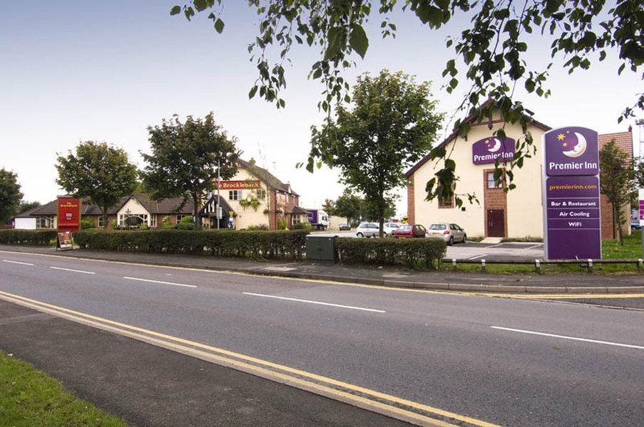 Premier Inn Crewe Central Exteriör bild