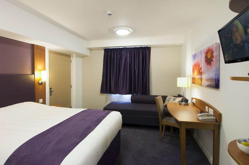 Premier Inn Crewe Central Exteriör bild