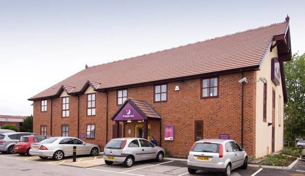 Premier Inn Crewe Central Exteriör bild